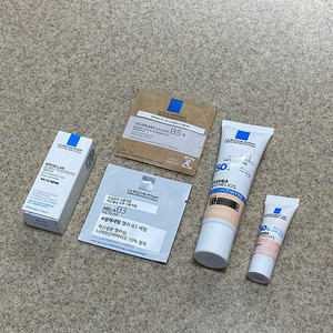 <새상품> 라로슈포제 틴티드 선크림(혼합자차)