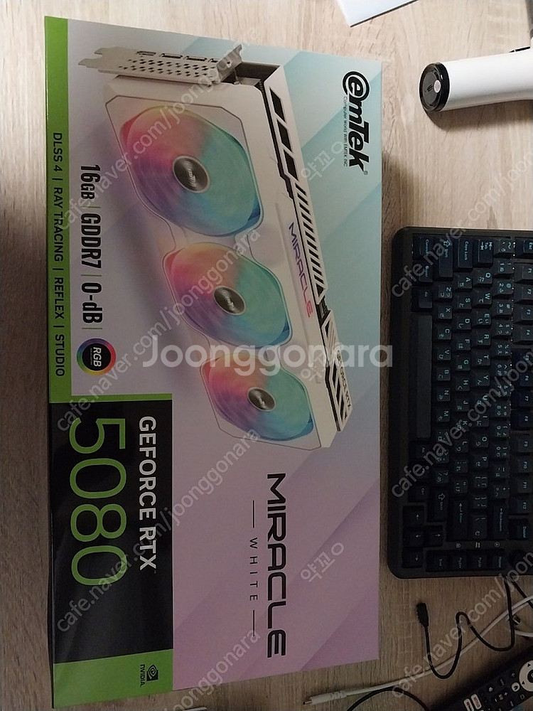 이엠텍 RTX5080 미라클 화이트 165만원--1