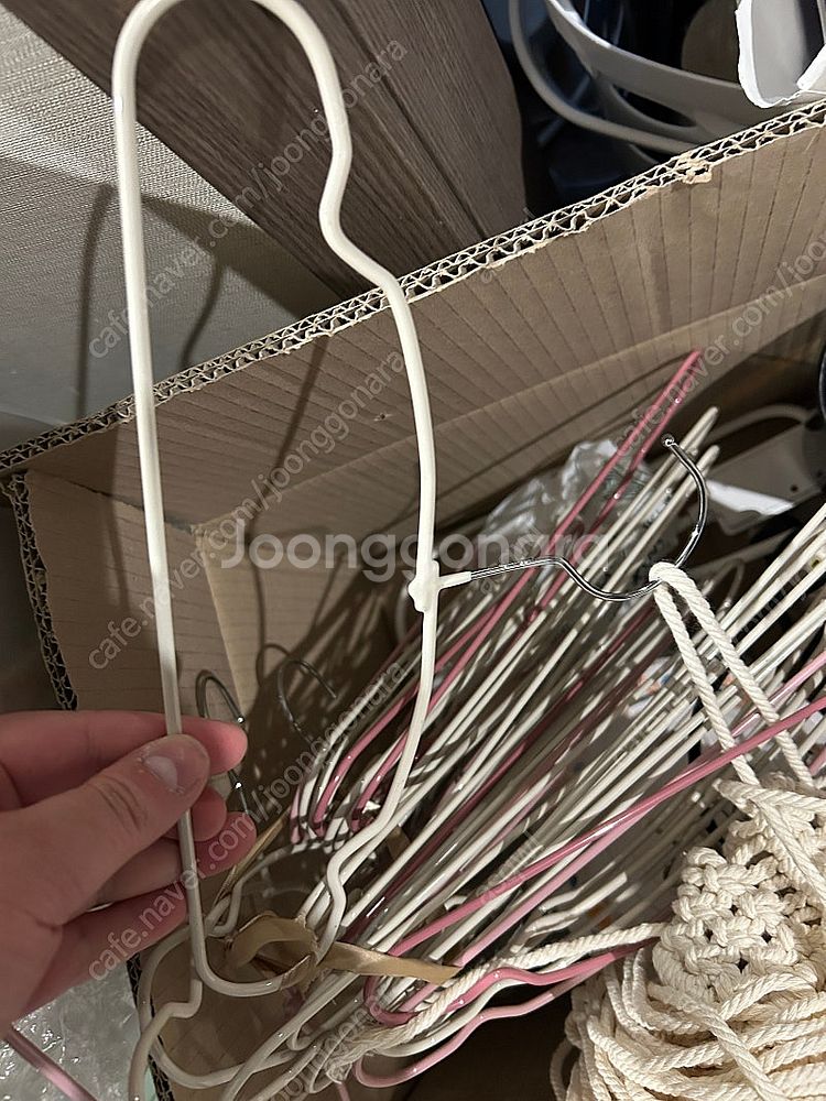 옷가게 폐업으로 아동 옷걸이 떨이 칩니다--1