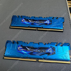 게이밍 메모리 램(RAM) 8g 2개 DDR4