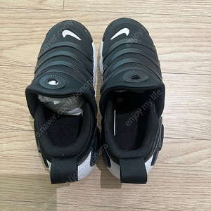 나이키 다이나모 180 새거