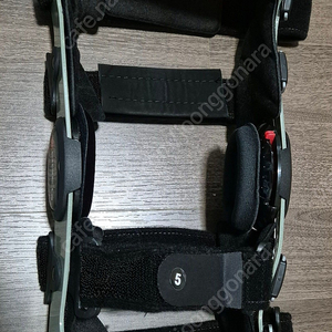 37. 브렉 z-12 무릎보호대 우측 MS 사이즈