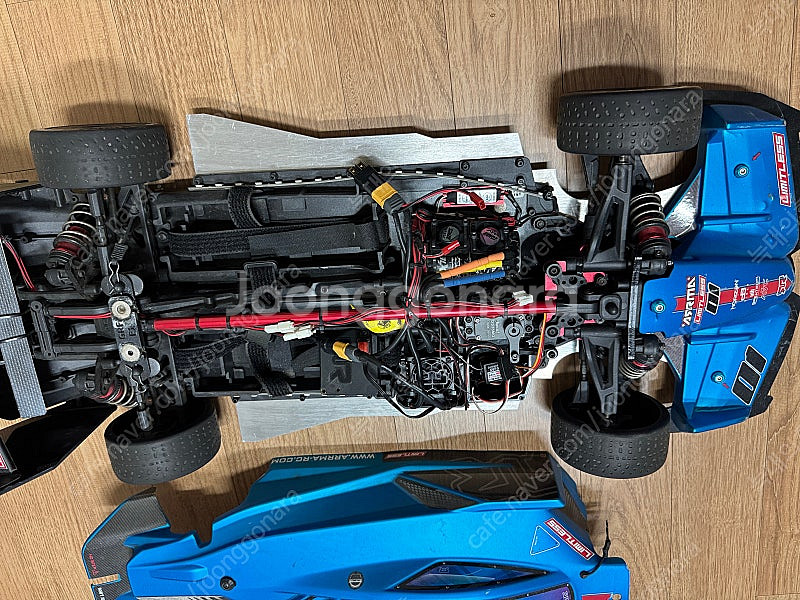 RC카 아르마 리미트리스 6S V1 1/7--3