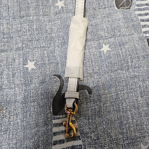 새제품 정품 모스키노 가방 탈부착 스트랩 키링
