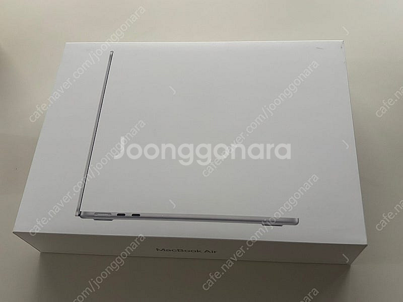 맥북에어 m4 13인치 실버 16/256gb 미개봉 판...--0