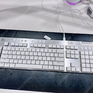 로지텍 g915x 풀배열 화이트 풀박스 저렴하게 팝니다.