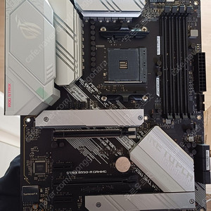 ROG STRIX B550 -A 팝니다 택포