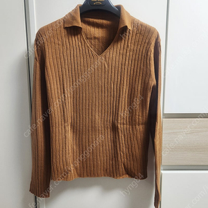 (새상품) 브이넥 울니트 운포