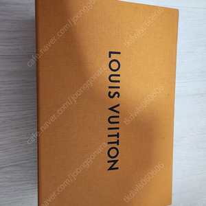 정품 루이비통 에튀보야주 M44500 클러치백 팝니다. S급