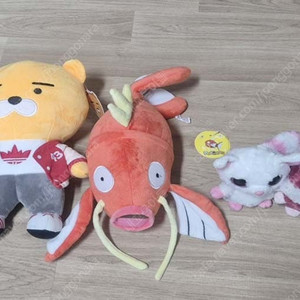 카카오프렌즈 (아디다스 에디션)라이언 , 포켓몬스터 잉어킹 봉제인형 판매합니다