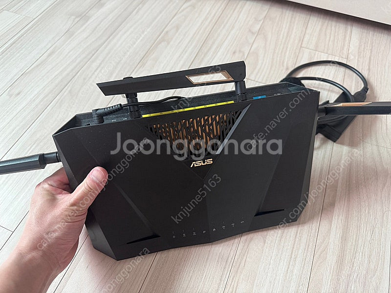 ASUS RT-AX88U 공유기 18만원에 팝니다.--1