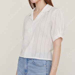 [새상품] 르세지엠 오픈카라 퍼프 하프 블라우스 화이트