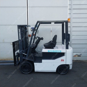 닛산 중고전동지게차 2.5톤 싸이드쉬프트 장착 3단4350MM 2022년식 상품배터리