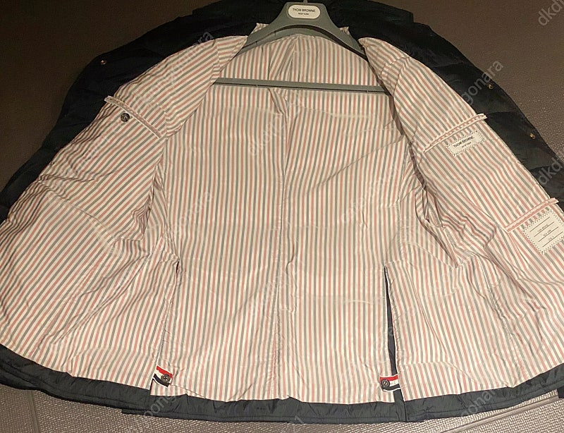 ( 정품 ) 톰브라운 사선 패딩 블레이저 4사이즈 네이비 팝니다.--1