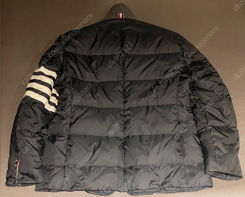 ( 정품 ) 톰브라운 사선 패딩 블레이저 4사이즈 네이비 팝니다.--3