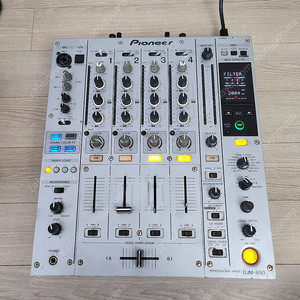 DJM 850 mixer