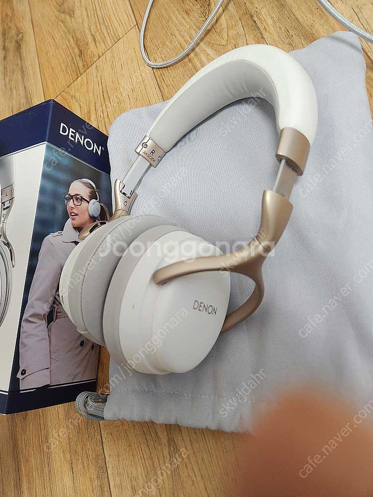 DENON AH-GC25W 화이트 색상 헤드폰--1