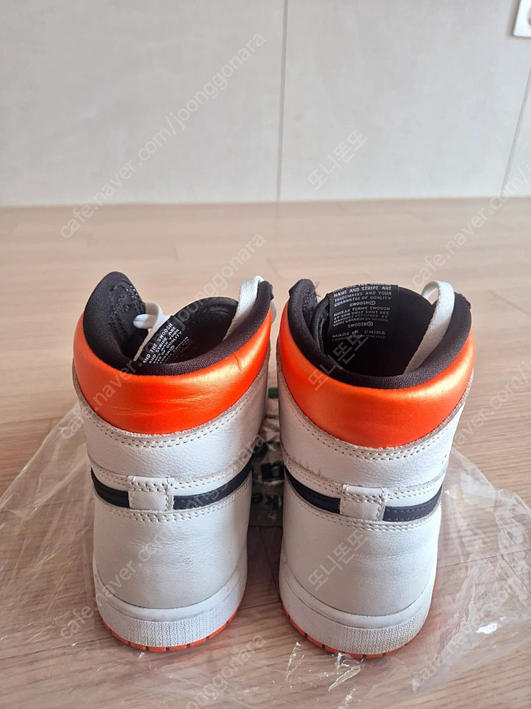 나이키 에어조던1 일렉트릭 오렌지 260 팝니다. 이미지