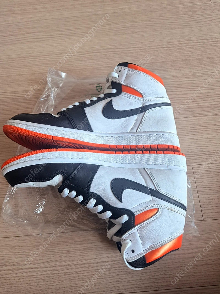 나이키 에어조던1 일렉트릭 오렌지 260 팝니다. 이미지