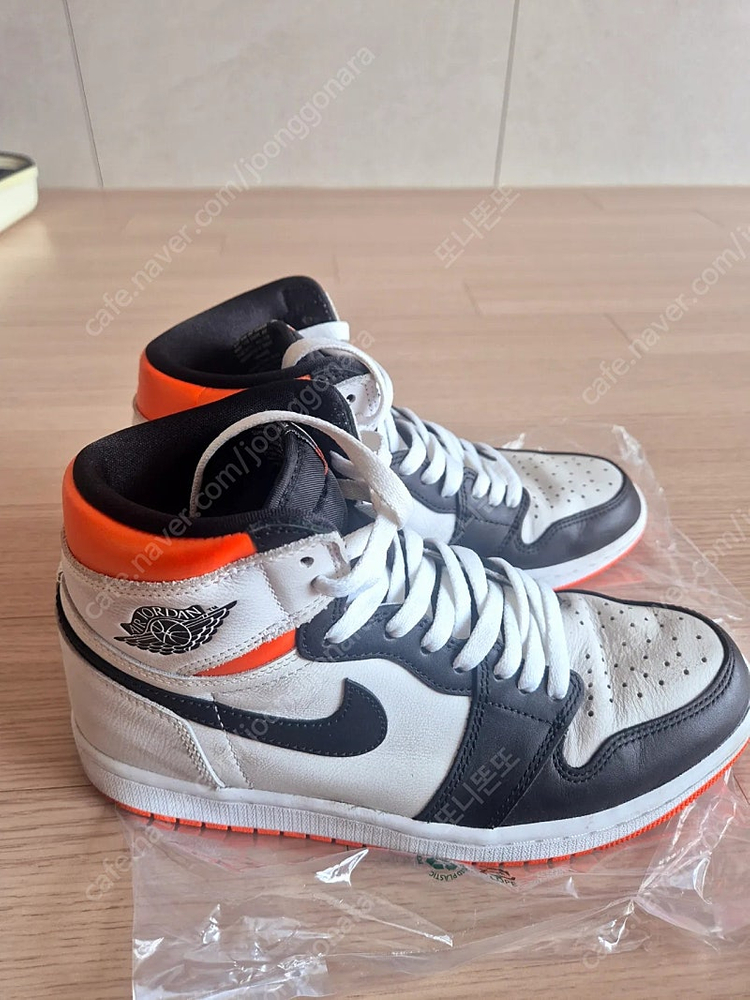 나이키 에어조던1 일렉트릭 오렌지 260 팝니다. 이미지