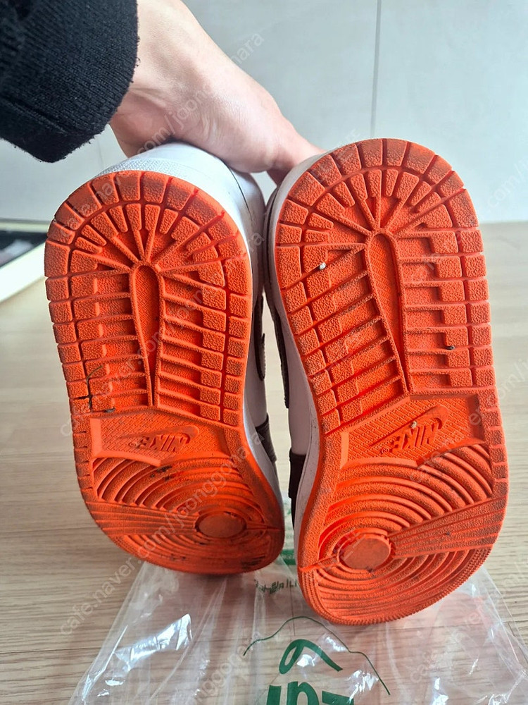 나이키 에어조던1 일렉트릭 오렌지 260 팝니다. 이미지