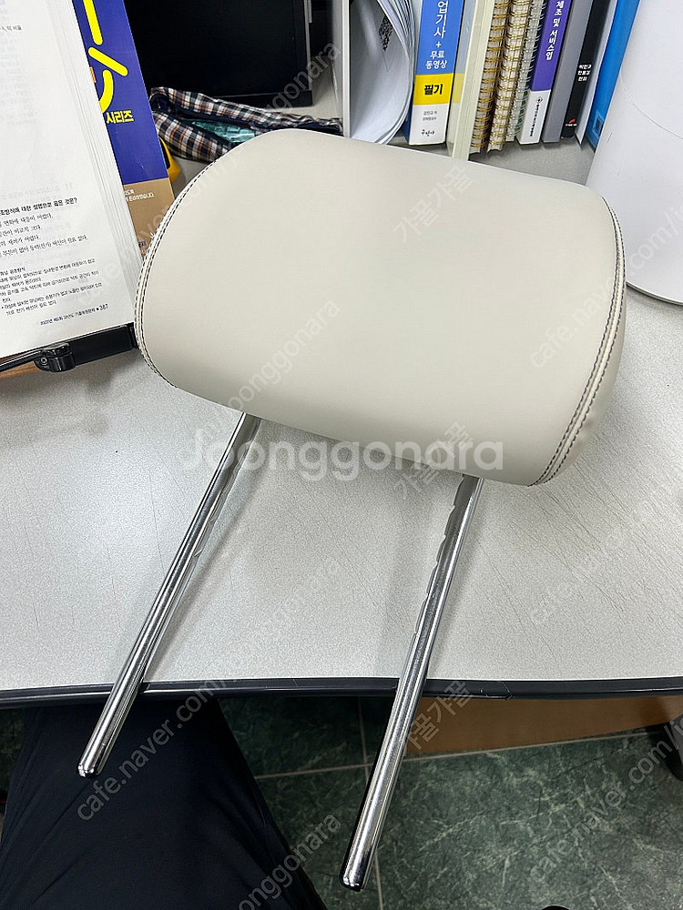 gv70 순정헤드레스트 팝니다 (바닐라베이지) 수량 1...--0
