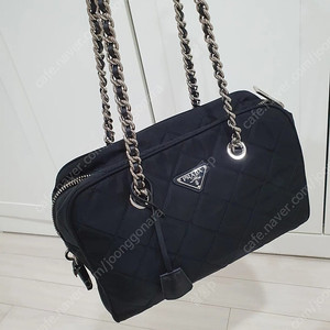 프라다 퀼팅 숄더백 블랙 1BB903.택포 850,000원