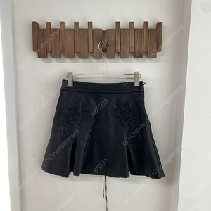 럭키슈에뜨 23SS 레더 스커트 정품 / 랑방 마인 더캐시미어 타임 코스 마쥬 산드로 오르 폴로 미샤