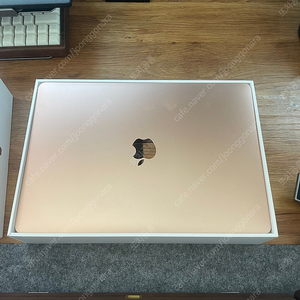 MacBook Air M1 13인치 8GB/256GB – 배터리 성능 100%, 사이클 8회, S급 상태