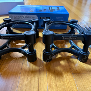 IsoAcustics ISO-155 스피커 스탠드 풀박스 판매합니다.