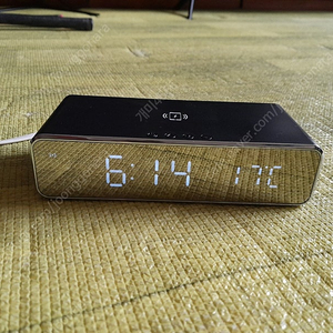 디지털알람시계 겸 무선충전기 YMQ17C  10000원