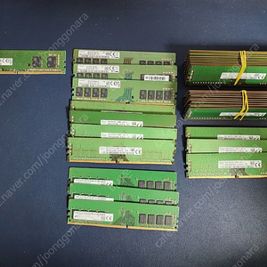 데스크탑용 메모리 PC4 DDR4 8GB (3200 /2666 /2400)MHz 34개 1.5만~1.7만 팝니다.