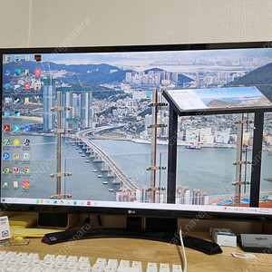 LG 32인치 FULL HD IPS 모니터(32MP58HQ) 팝니다.