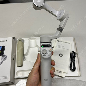dji 오즈모 모바일6 플래티넘 그레이 판매합니다.