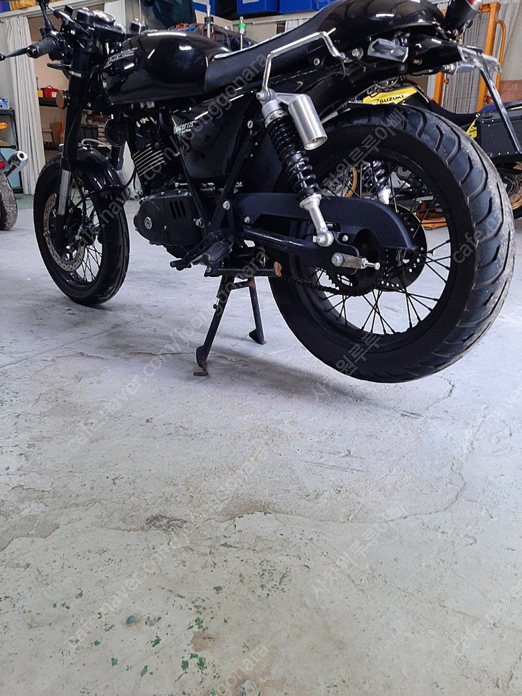 엘로이 헌터125S 카페레이서 블랙 이미지