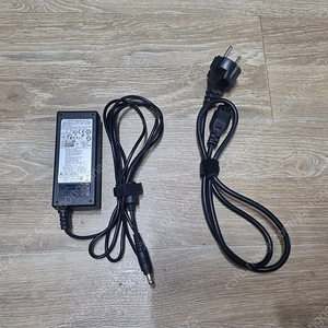 삼성 노트북 충전기(AD-6019R) 팝니다