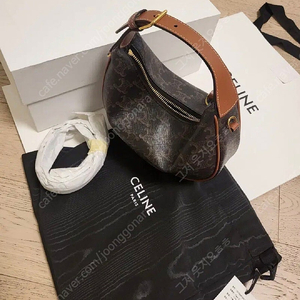 정품) 셀린느 틴룰루 새상품 수지백