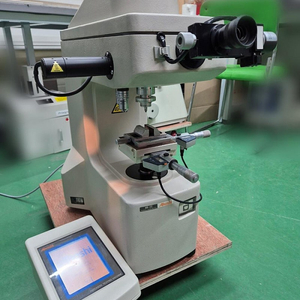 Akashi HM-122 Hardness Testing Machine 마이크로 비커스 경도계