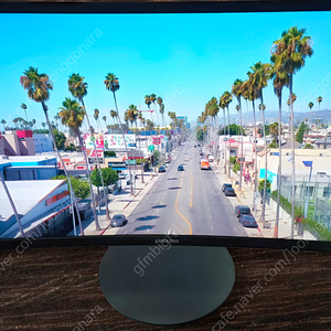 최대 144hz 삼성 커브드 24인치 게이밍 모니터 C24FG70FQK 팝니다 피벗 지원