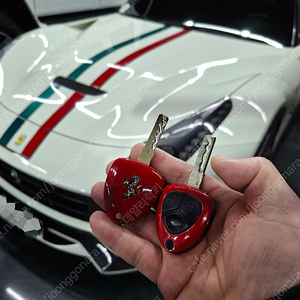 페라리 고성능 슈퍼카 F12, 458 구형 자동차키, 열쇠키 분실시 수도권 서울, 인천, 경기도 전지역 긴급 당일 출동 키복사 제작 가성비 좋은 감가방어용 스페어키 여분키로 추가