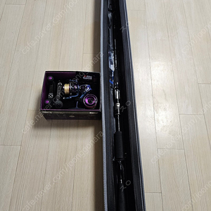 한치용 오모리 낚시대와 스피닝 릴스 판매 합니다