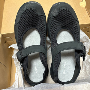 살로몬 메리제인 블랙 235