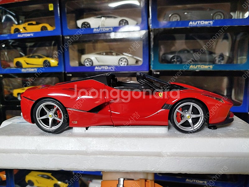 1:18 BBR 라 페라리 아페르타 빨간색 판매합니다....--2