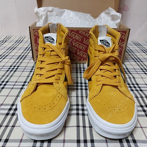 (거의 새제품) 반스 하이탑 스니커즈 255. 스케이트 하이 리이슈 집 - Tonal Check Golden Yellow