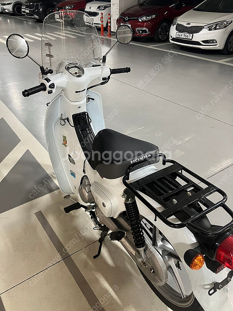 혼다 슈퍼커브 2023년식 화이트--2