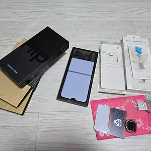 자급제 갤럭시 Z Flip 플립4 512GB 블루 색상 판매합니다.