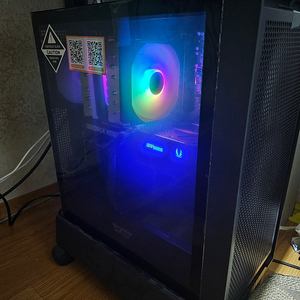 7800x3d 램32G RTX5070 SSD1TB 데스크탑 팝니다