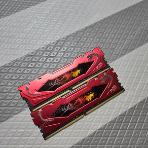 XMP 튜닝 램 DDR4 16GB × 2 (총 32GB) RED 방열판