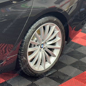 피렐리 피제로 275 35 19 출고 타이어 팝니다. BMW 530i 뒷바퀴