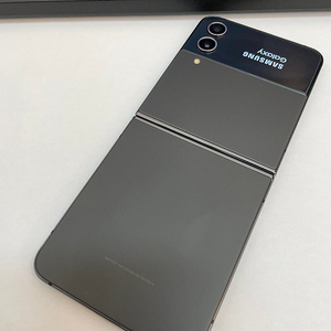 갤럭시Z플립4 블랙 256GB 무잔상 상태좋은 중고26만팝니다.